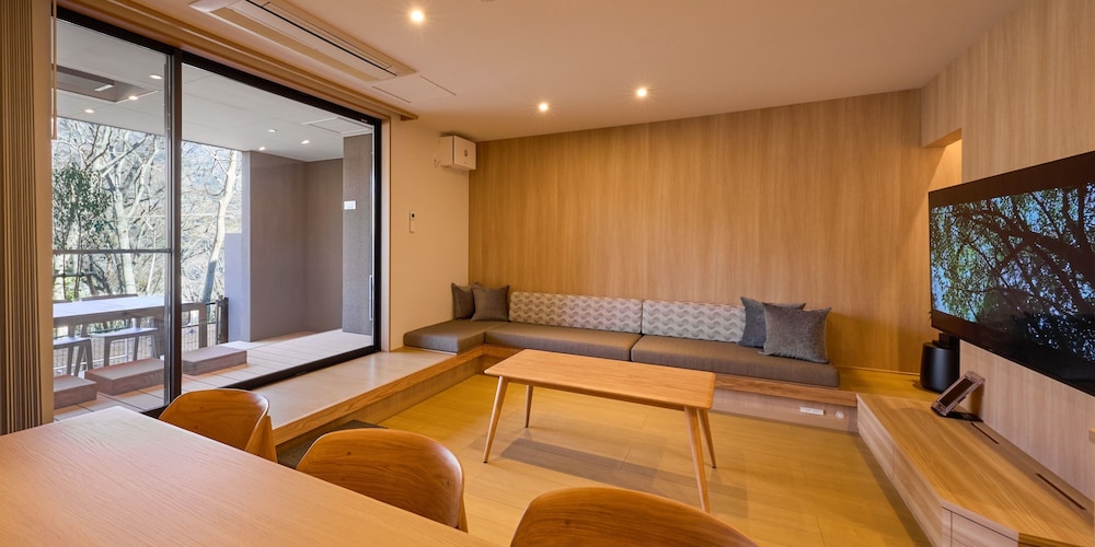 [C]ダブルベッド2台+シングルベッド4台 / 112平米 / 天然温泉付き(~8名) 禁煙 リビング エリア0 | Rakuten STAY VILLA 箱根強羅