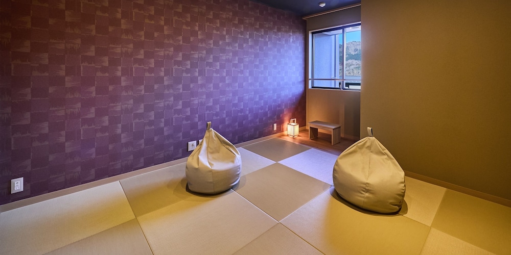 [A] ダブルベッド2台 + 布団3組 / 111平米 / 天然温泉 畳テラス(~7名) 禁煙 客室3 | Rakuten STAY VILLA 箱根強羅