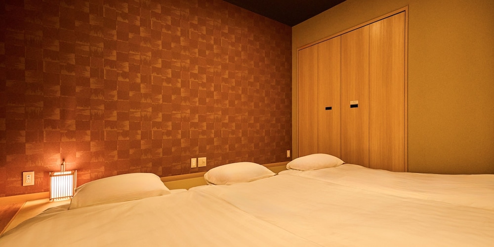 [A] ダブルベッド2台 + 布団3組 / 111平米 / 天然温泉 畳テラス(~7名) 禁煙 客室4 | Rakuten STAY VILLA 箱根強羅