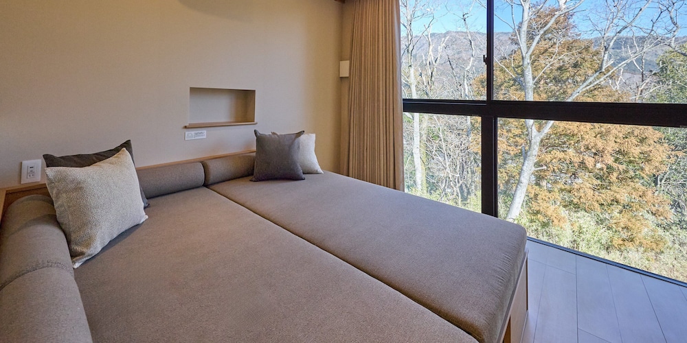 [C]ペットOK / シングルベッド4台+デイベッド1台 / 111平米 / 天然温泉 禁煙 客室5 | Rakuten STAY VILLA 箱根強羅