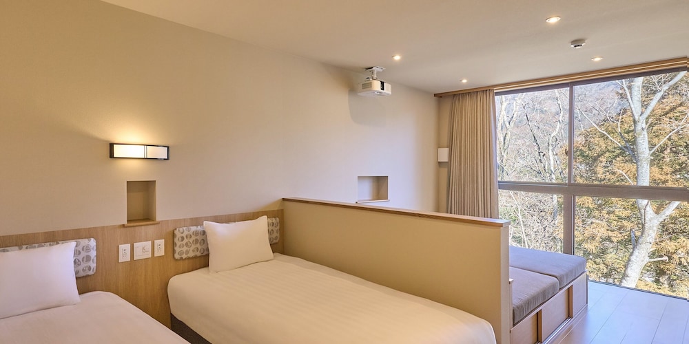 [C]ペットOK / シングルベッド4台+デイベッド1台 / 111平米 / 天然温泉 禁煙 客室3 | Rakuten STAY VILLA 箱根強羅
