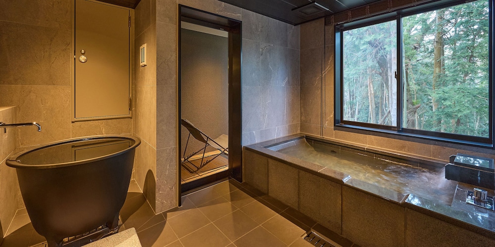 [B] ダブルベッド4台+布団2組 / 119平米 / 天然温泉 サウナ 水風呂(~8名) 禁煙 バスルーム0 | Rakuten STAY VILLA 箱根強羅