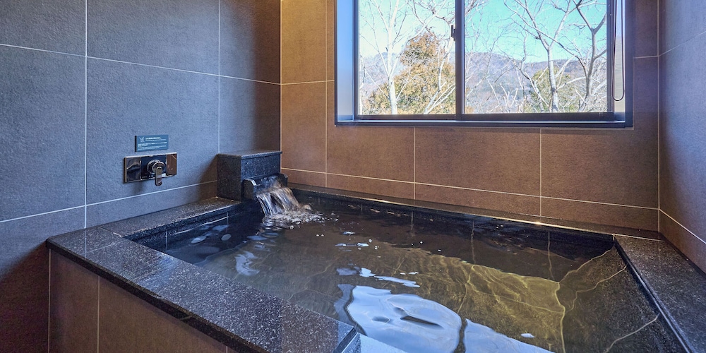 [C]ダブルベッド2台+キングベッド2台 / 112平米 / 天然温泉付き(~8名) 禁煙 客室4 | Rakuten STAY VILLA 箱根強羅