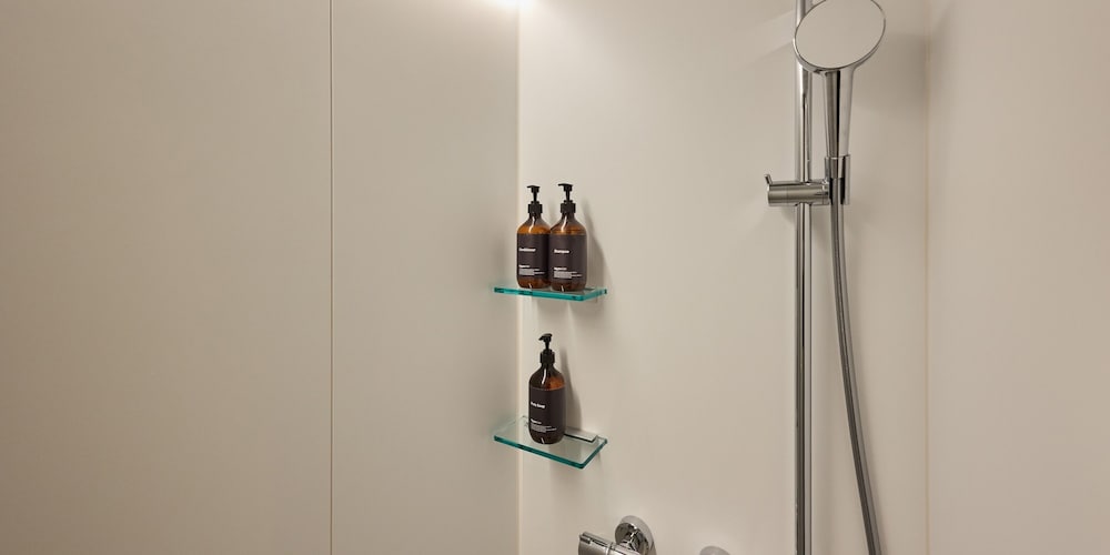 [C]ダブルベッド2台+シングルベッド4台 / 112平米 / 天然温泉付き(~8名) 禁煙 バスルームの設備0 | Rakuten STAY VILLA 箱根強羅