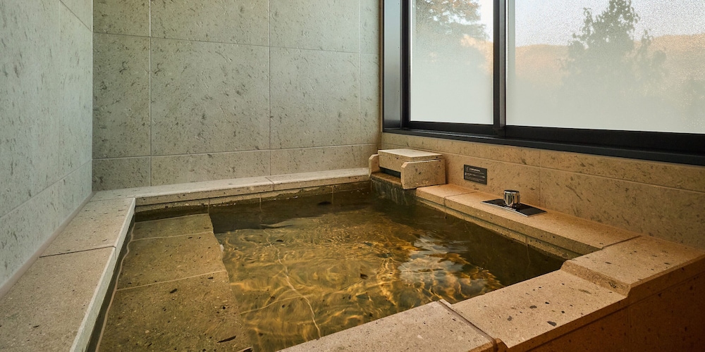 [A] ダブルベッド2台 + 布団3組 / 111平米 / 天然温泉 畳テラス(~7名) 禁煙 客室6 | Rakuten STAY VILLA 箱根強羅