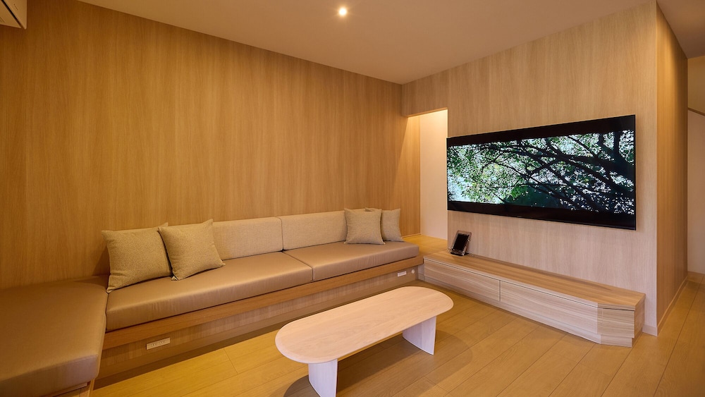 [C]ペットOK / シングルベッド4台+デイベッド1台 / 111平米 / 天然温泉 禁煙 リビング エリア1 | Rakuten STAY VILLA 箱根強羅