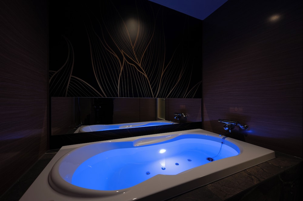 ラグジュアリー ダブルルーム バスルーム1 | HOTEL ZEN奈良宝来