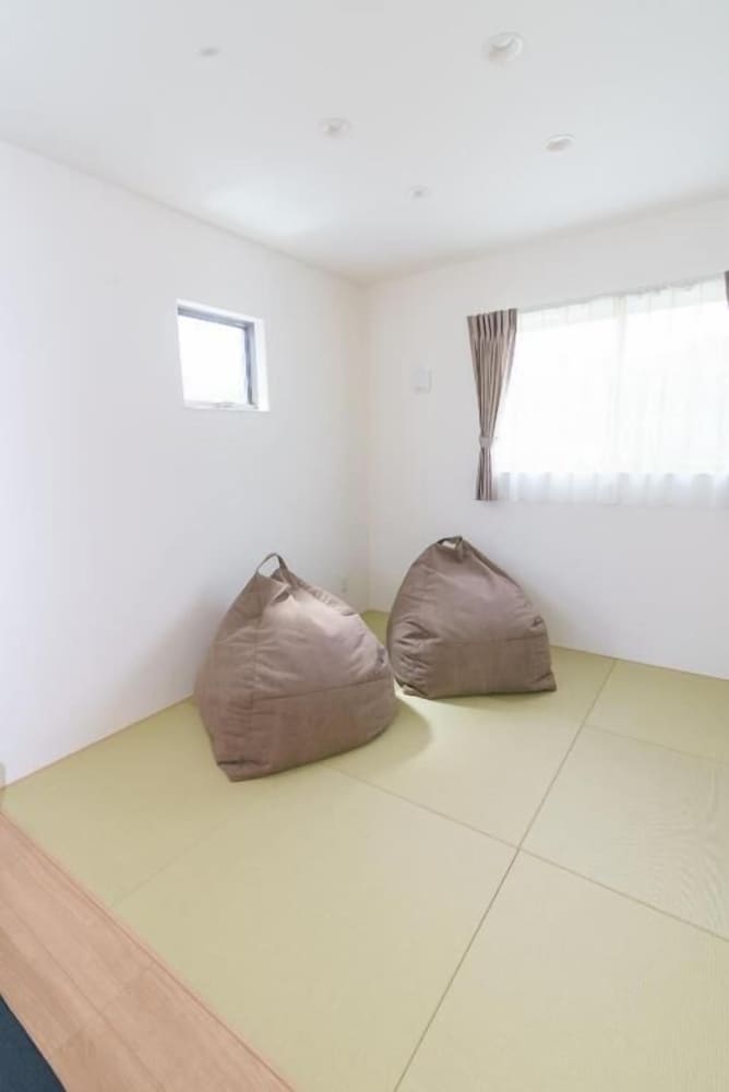 デラックス ヴィラ バルコニー ガーデンビュー 内装1 | Burikina Terrace