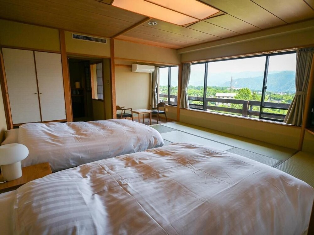 スーペリア 4 人部屋 | ホテル五龍館