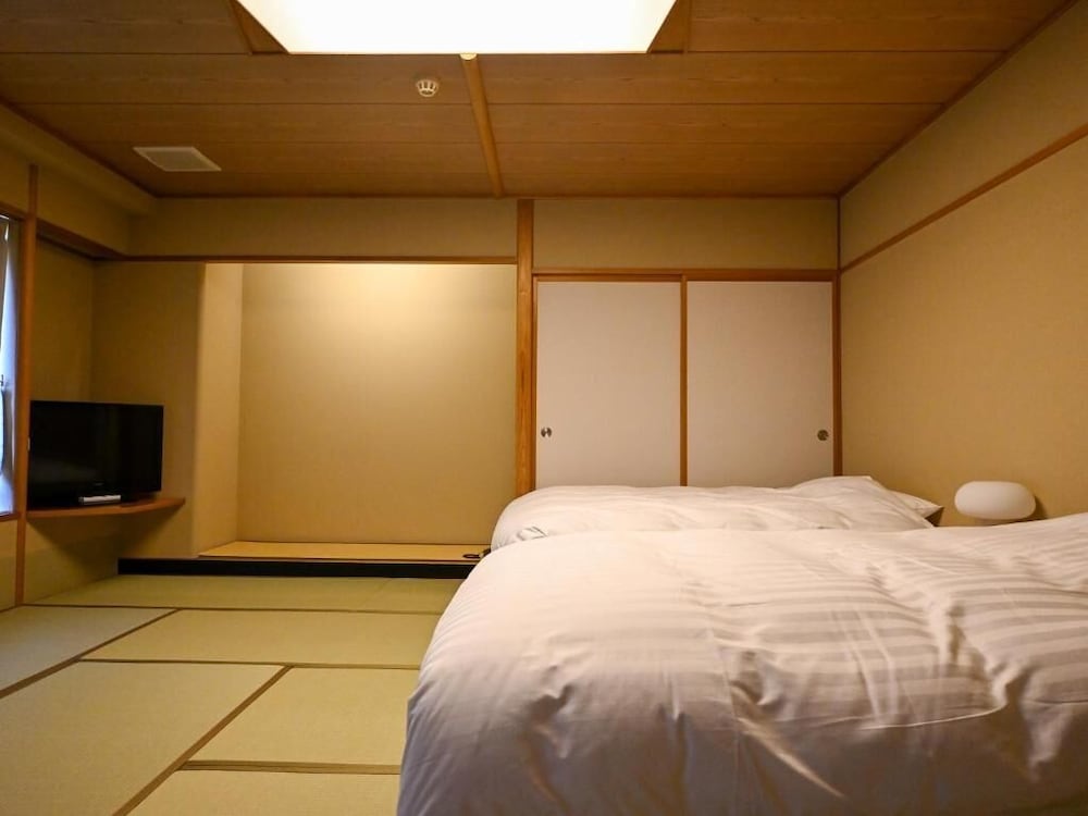 スーペリア 4 人部屋 客室2 | ホテル五龍館