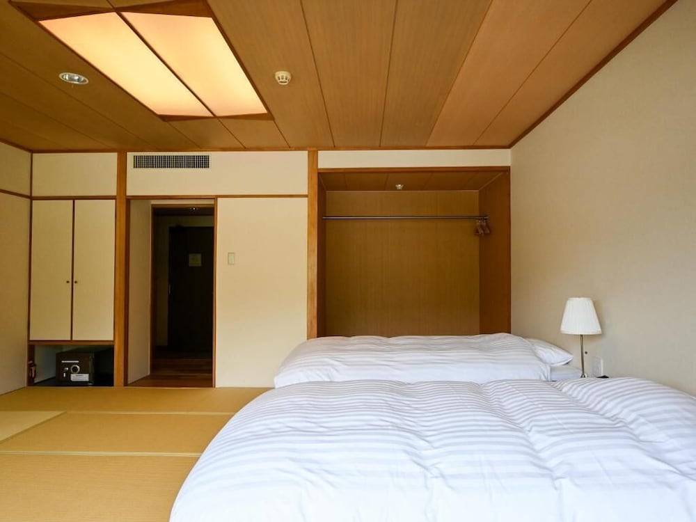 デラックス ルーム マウンテンビュー 客室2 | ホテル五龍館