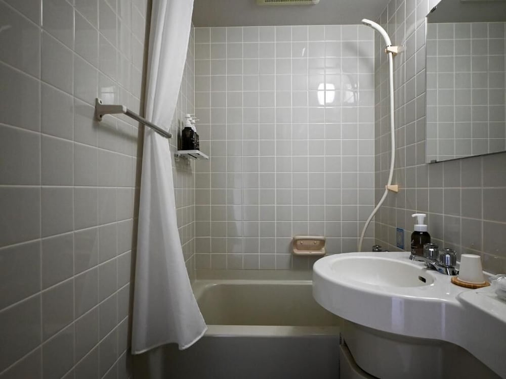 スタンダード ダブルルーム バスルーム0 | ホテル五龍館