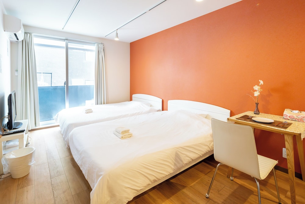 4 人部屋 ラナイ シティビュー 客室11 | 難波民泊