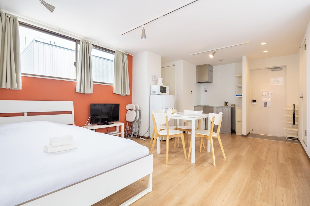 ファミリー 4 人部屋 バルコニー 客室6 | 難波民泊