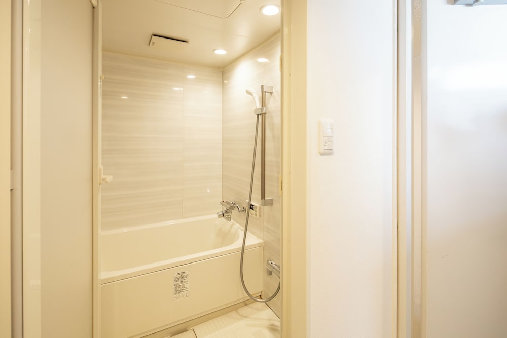 4 人部屋 ラナイ シティビュー 客室23 | 難波民泊