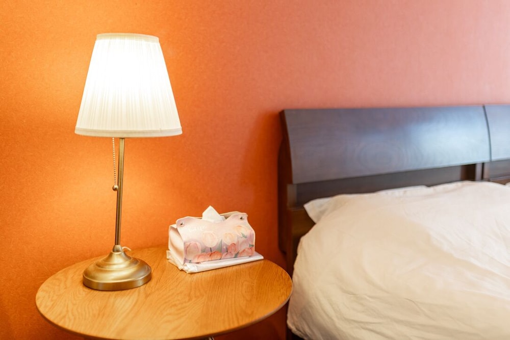 4 人部屋 ラナイ シティビュー 客室1 | 難波民泊