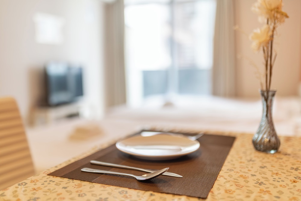 4 人部屋 ラナイ シティビュー 客室19 | 難波民泊