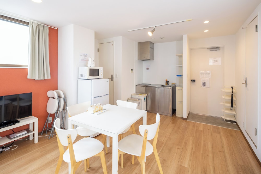 ファミリー 4 人部屋 バルコニー レストラン1 | 難波民泊