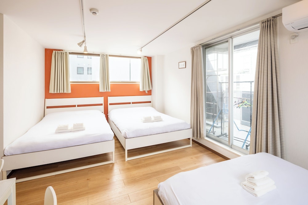 ファミリー 4 人部屋 バルコニー 客室5 | 難波民泊