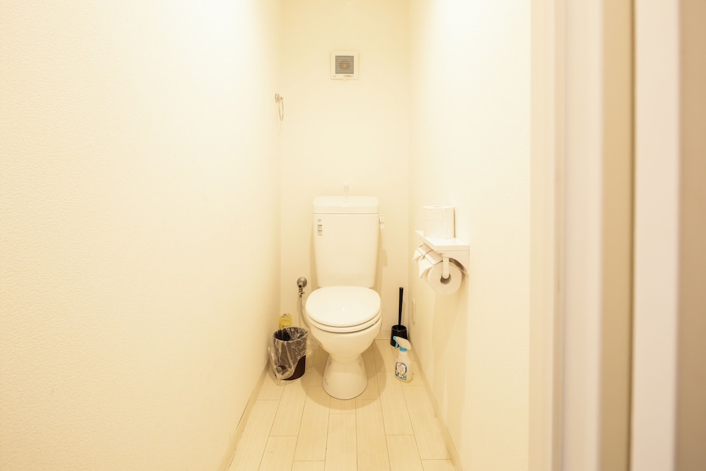 4 人部屋 ラナイ シティビュー 客室17 | 難波民泊