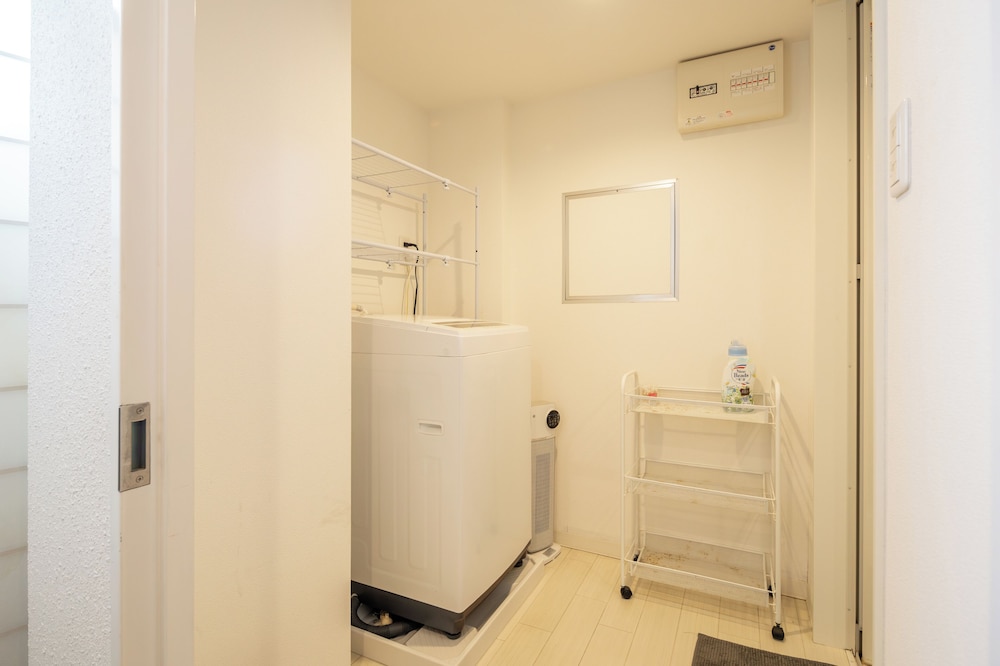 4 人部屋 ラナイ シティビュー 客室22 | 難波民泊