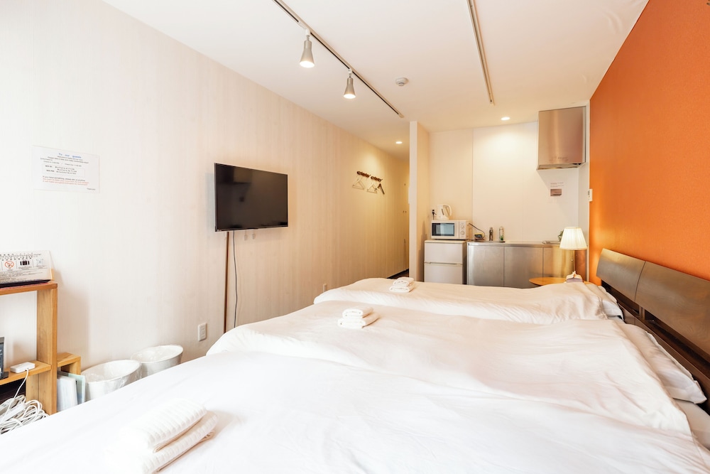 スタンダード 4 人部屋 ラナイ 客室6 | 難波民泊