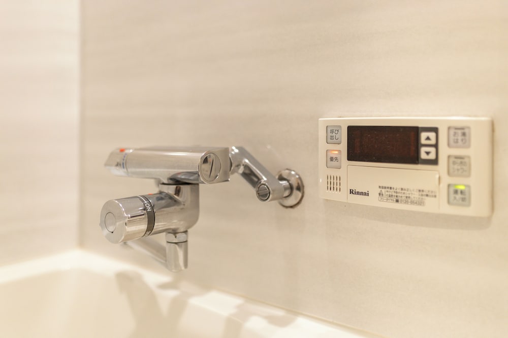 4 人部屋 ラナイ シティビュー バスルーム2 | 難波民泊