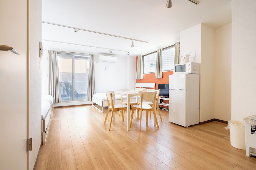 ファミリー 4 人部屋 バルコニー 内装0 | 難波民泊