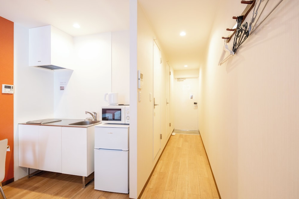 4 人部屋 ラナイ シティビュー 客室10 | 難波民泊