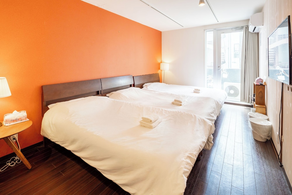 スタンダード 4 人部屋 ラナイ 客室4 | 難波民泊