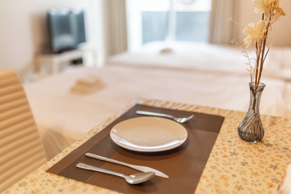 4 人部屋 ラナイ シティビュー 客室20 | 難波民泊