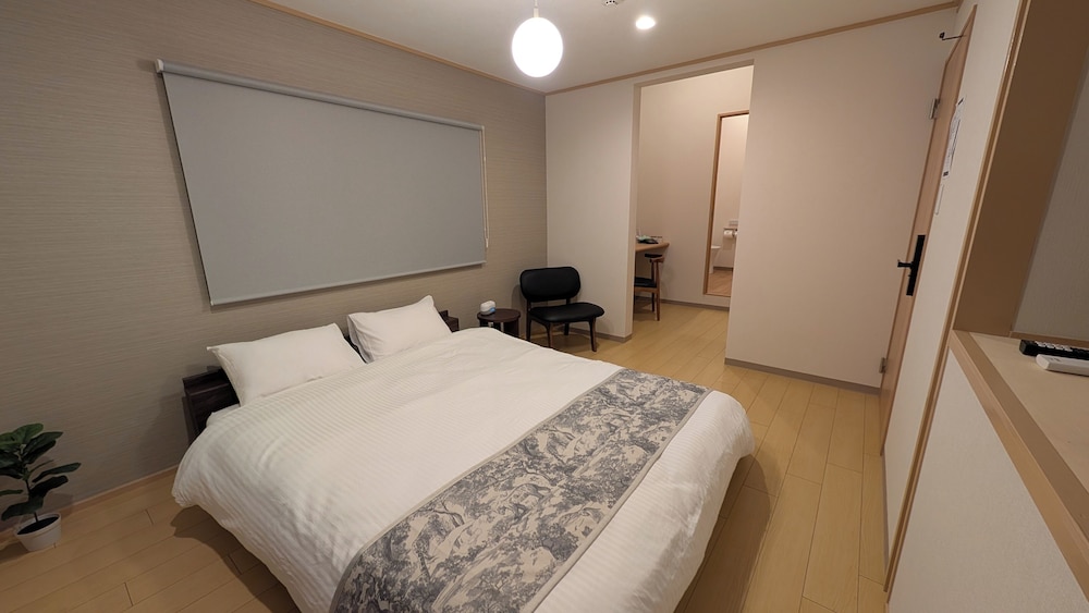 スーペリア スイート クイーンベッド 1 台 バルコニー 客室3 | Dream Stays SORA