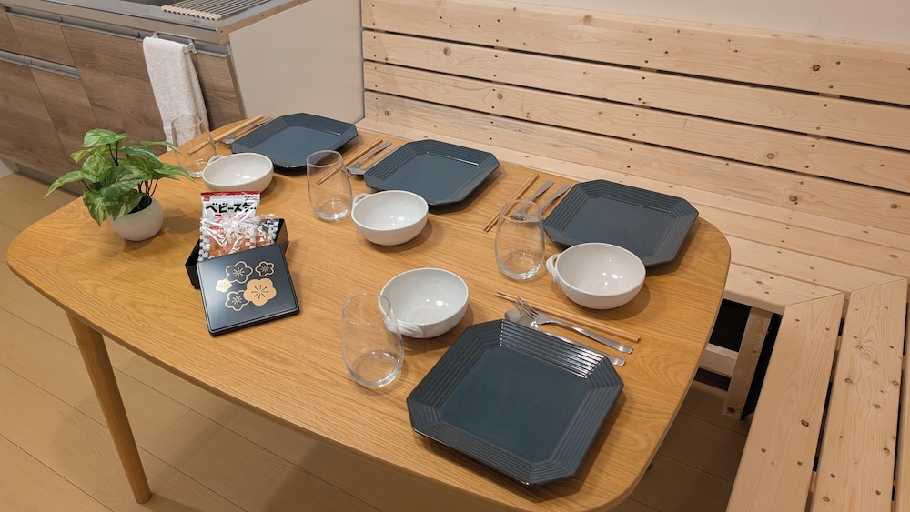 和風スイート ガーデンビュー 客室内のダイニングエリア0 | Dream Stays SORA