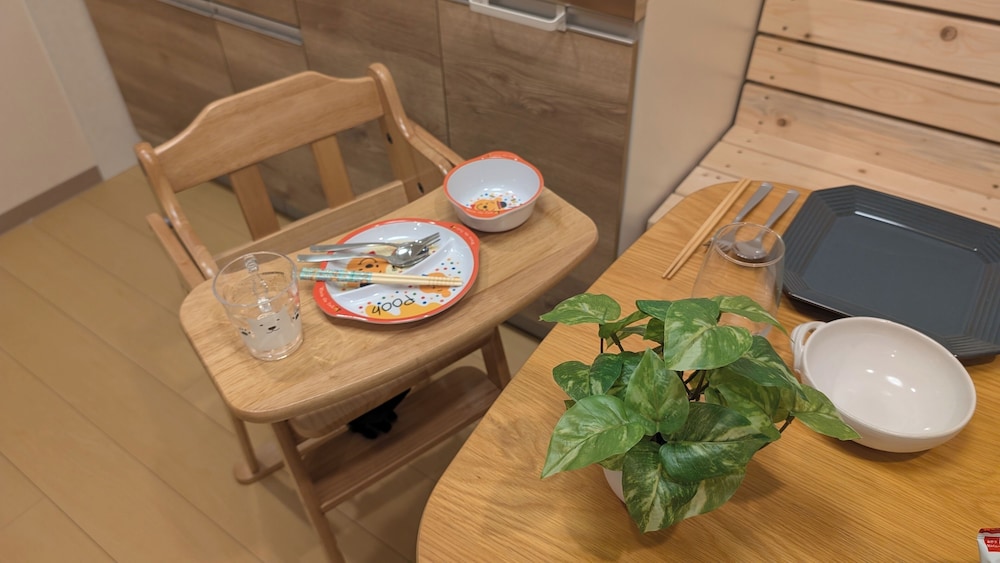 和風スイート ガーデンビュー 客室内のダイニングエリア4 | Dream Stays SORA