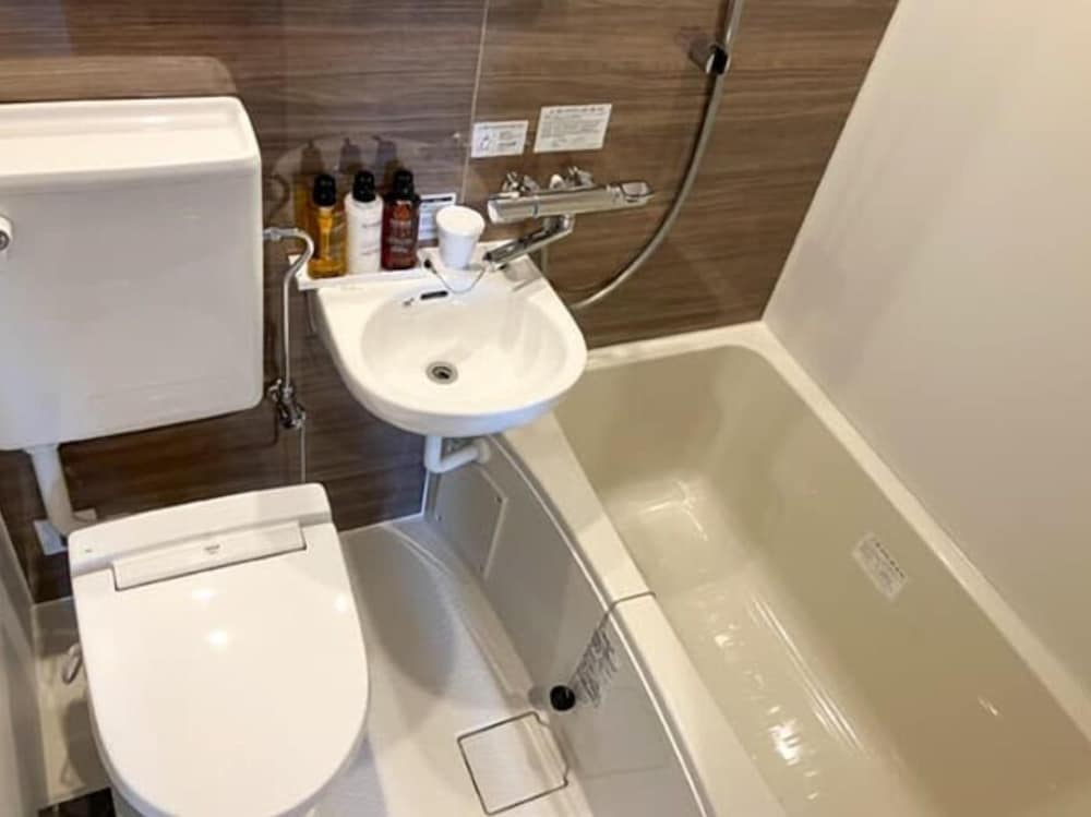 スタンダード シングルルーム 電子レンジ ガーデンビュー バスルーム0 | MIYAKOJIMA Blue Village HOTEL & SAUNA