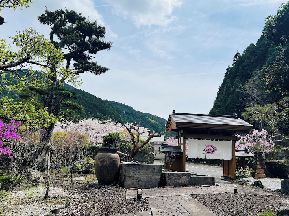 施設の敷地1 | 瓜島温泉　翠紅苑さくら