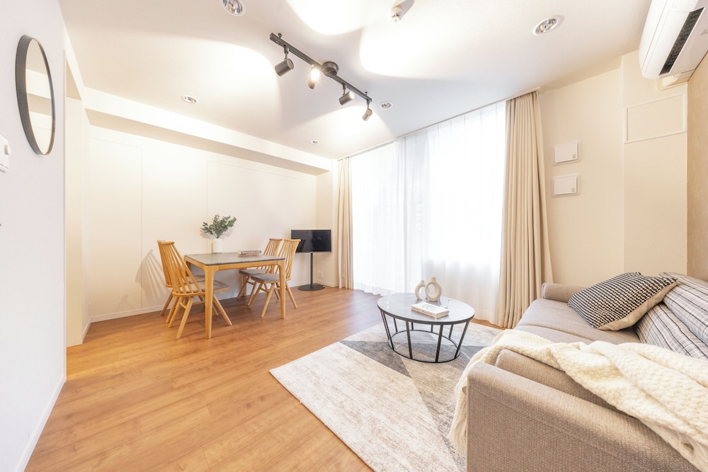デラックス アパートメント 禁煙 (318) リビング エリア0 | Dash Living Minami Azabu