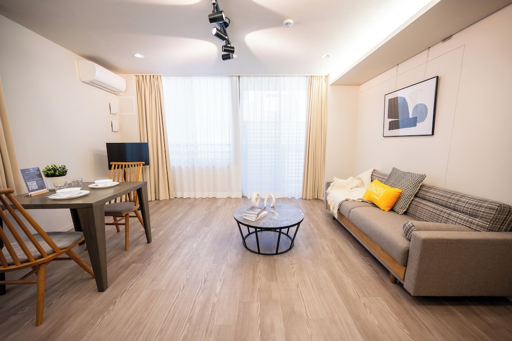 エグゼクティブ アパートメント 禁煙 (418) リビング エリア2 | Dash Living Minami Azabu