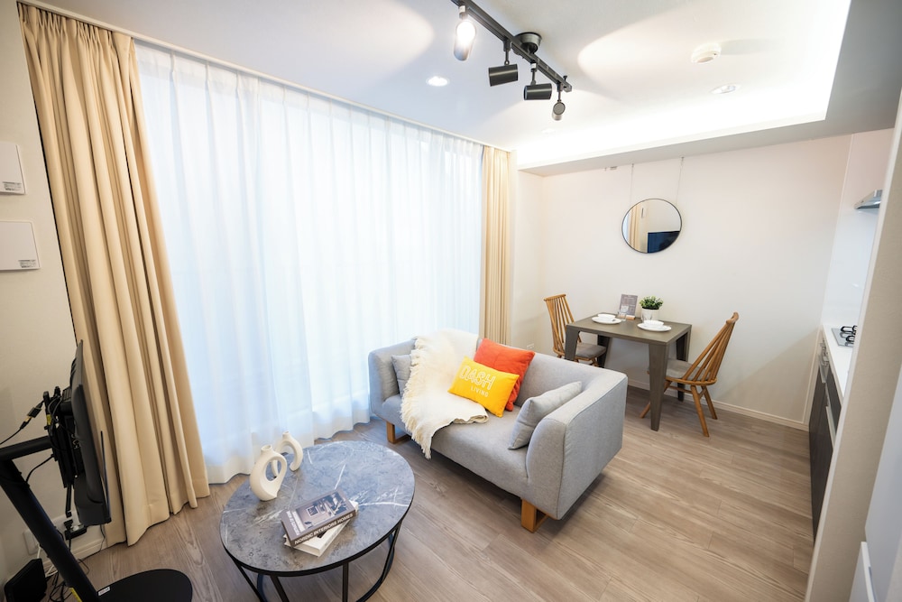 シニア アパートメント 禁煙 (617) リビング エリア0 | Dash Living Minami Azabu