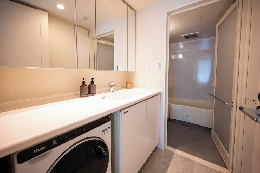 デラックス アパートメント バスルーム1 | Dash Living Minami Azabu