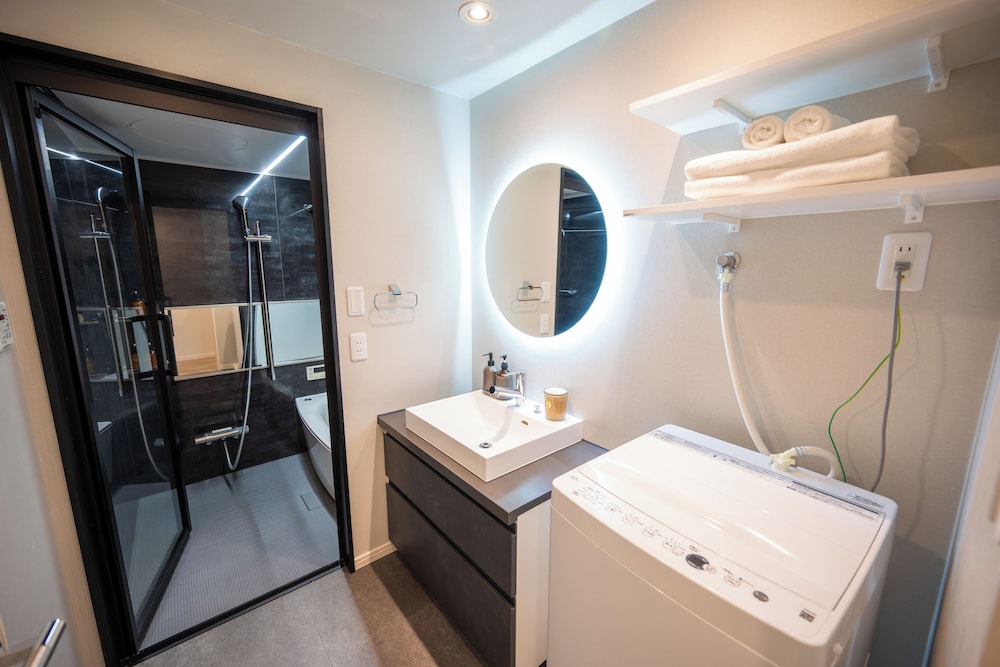 シニア アパートメント 禁煙 (617) バスルーム0 | Dash Living Minami Azabu