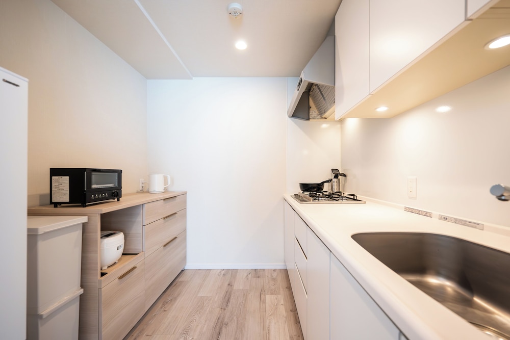 デラックス アパートメント 専用キッチン0 | Dash Living Minami Azabu