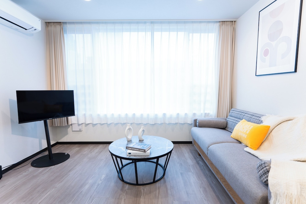 アパートメント 2 ベッドルーム 禁煙 (205) リビング エリア1 | Dash Living Minami Azabu