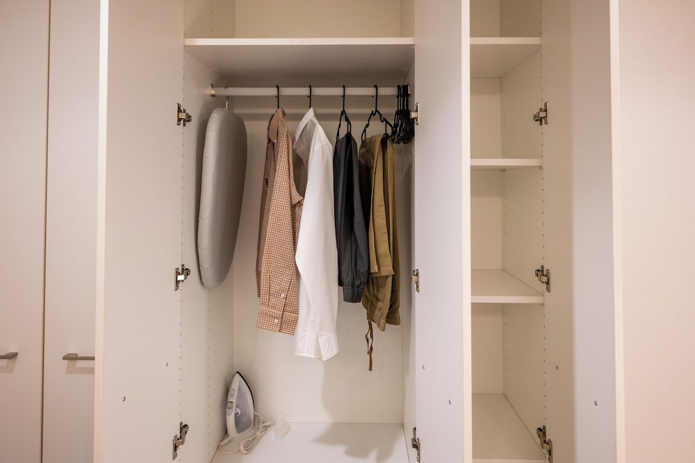 ワードローブ1 | Dash Living Minami Azabu