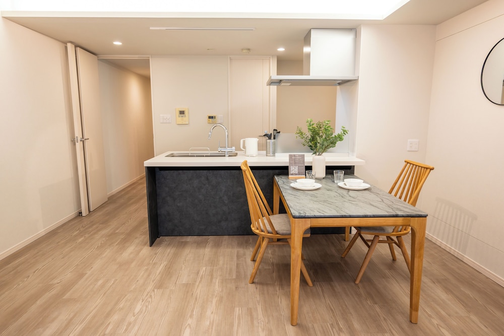 スーペリア アパートメント 禁煙 (208) 客室内のダイニングエリア0 | Dash Living Minami Azabu