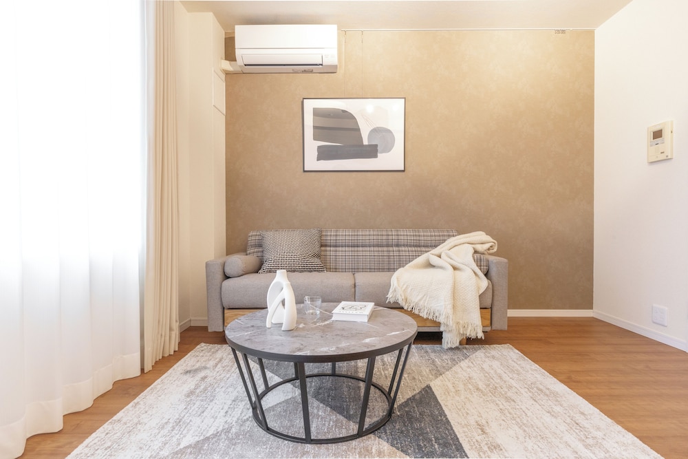 デラックス アパートメント 禁煙 (318) リビング エリア1 | Dash Living Minami Azabu