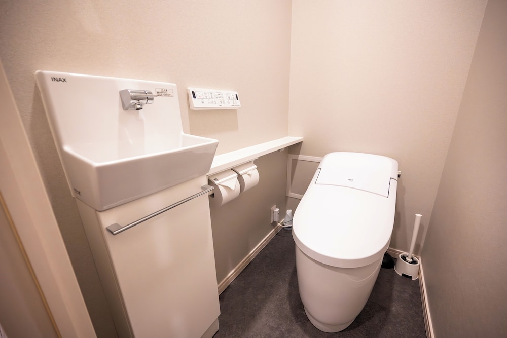 シニア アパートメント 禁煙 (617) バスルーム1 | Dash Living Minami Azabu