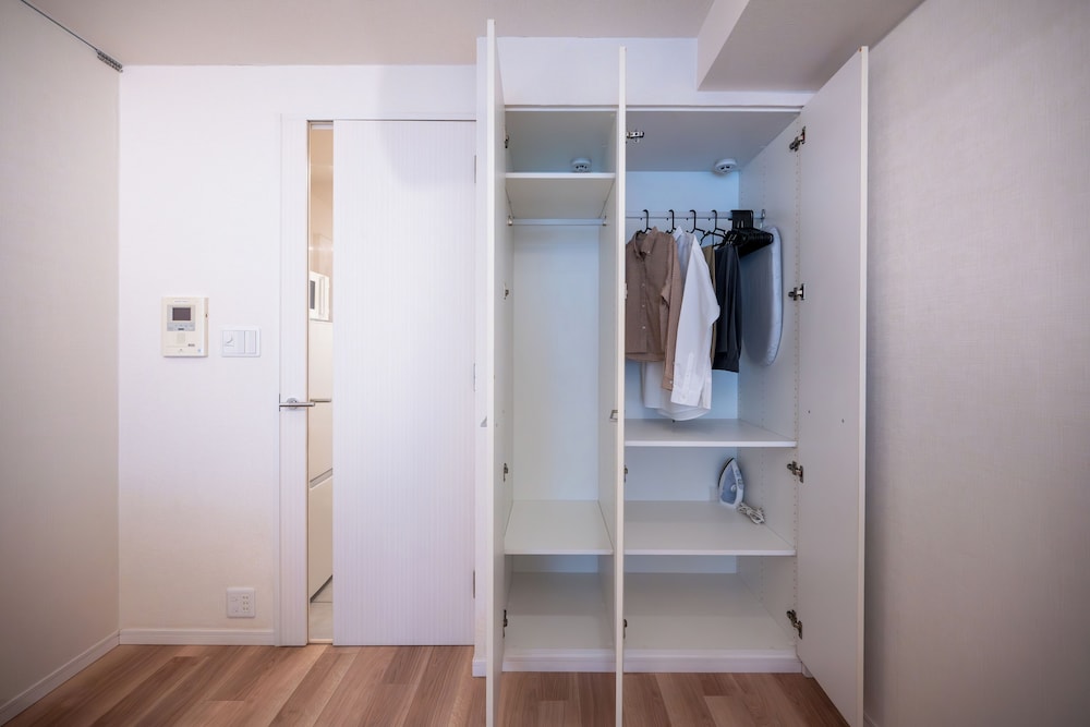 エクスクルーシブ アパートメント 禁煙 (405) ワードローブ0 | Dash Living Minami Azabu