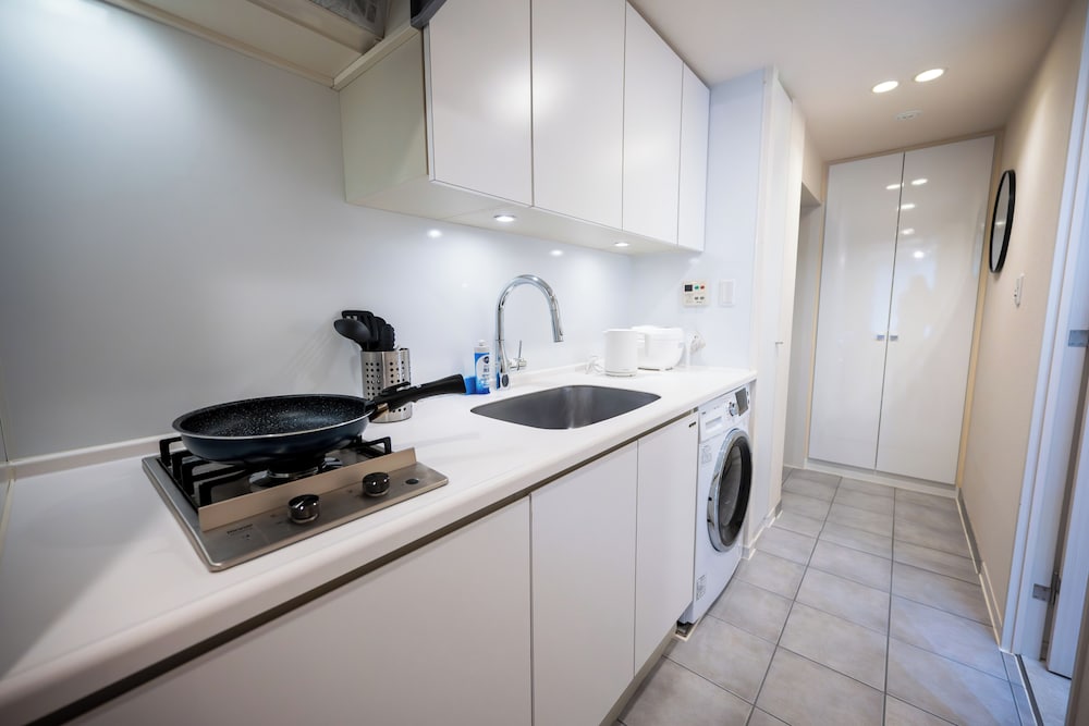 エクスクルーシブ アパートメント 禁煙 (405) 専用キッチン0 | Dash Living Minami Azabu