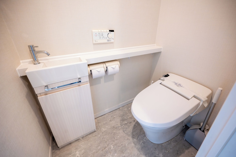デラックス アパートメント バスルーム0 | Dash Living Minami Azabu